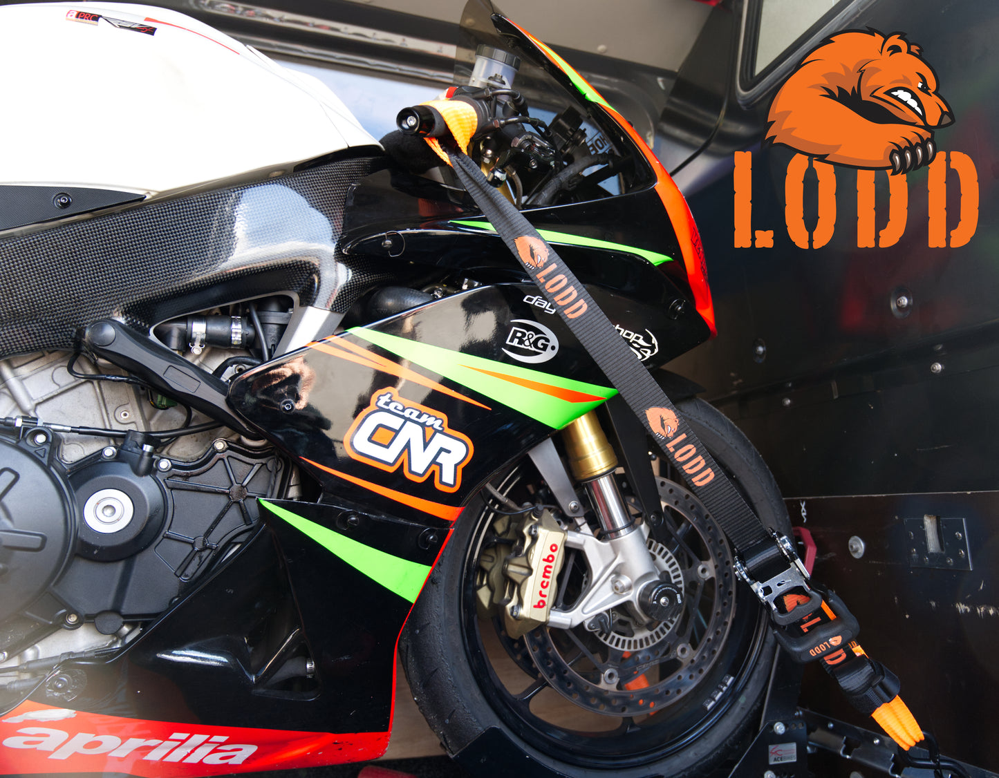 Sangles Moto LODD à cliquets pour arrimage au Guidon anti rayure. Crochets sécurisés plastifiés, résistance 1500 kg.