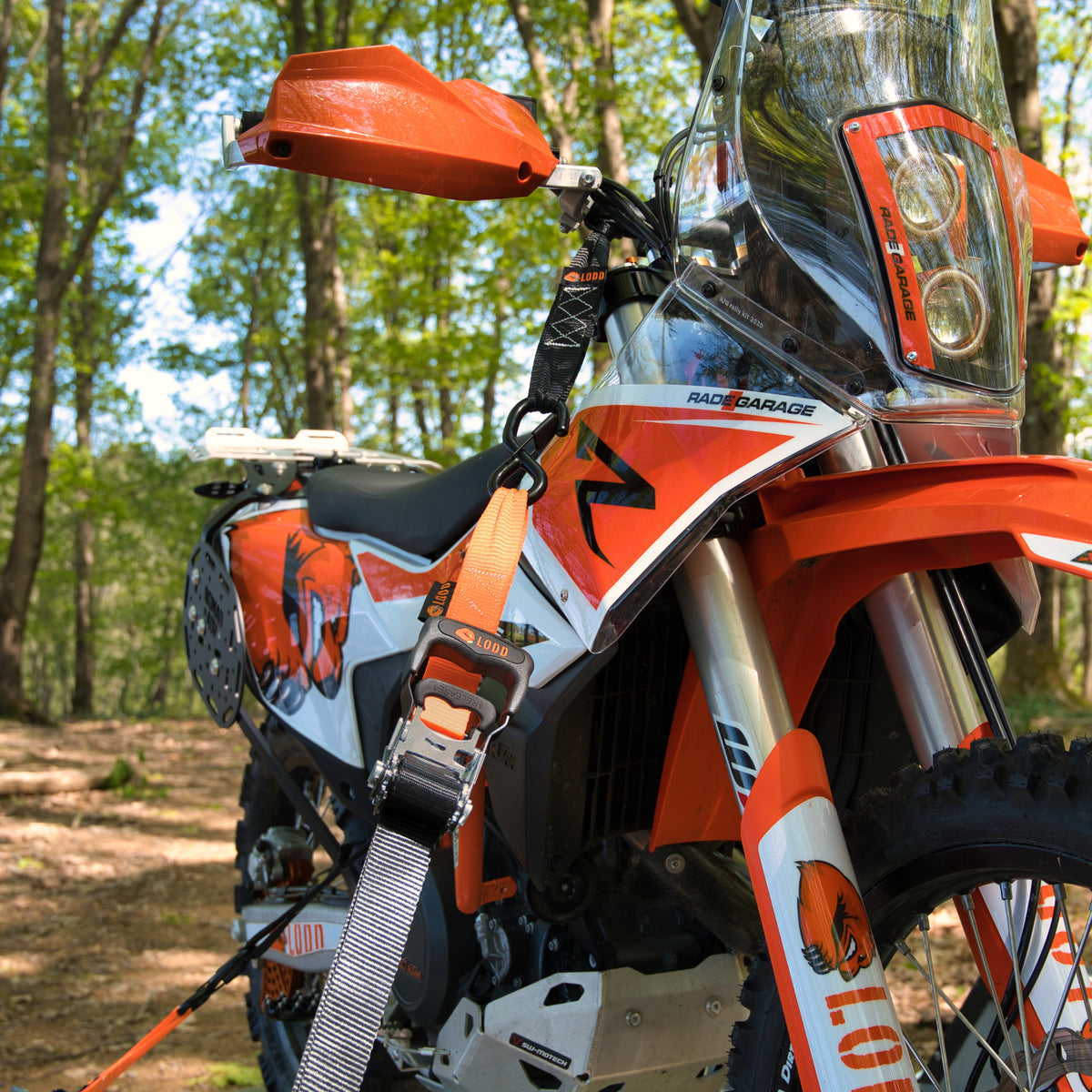 Sangles moto LODD à Cliquet Haute Qualité - 38mm x 3,4m, Crochets sécurisés plastifiés, résistance 1500 kg + 2 Boucles Souples
