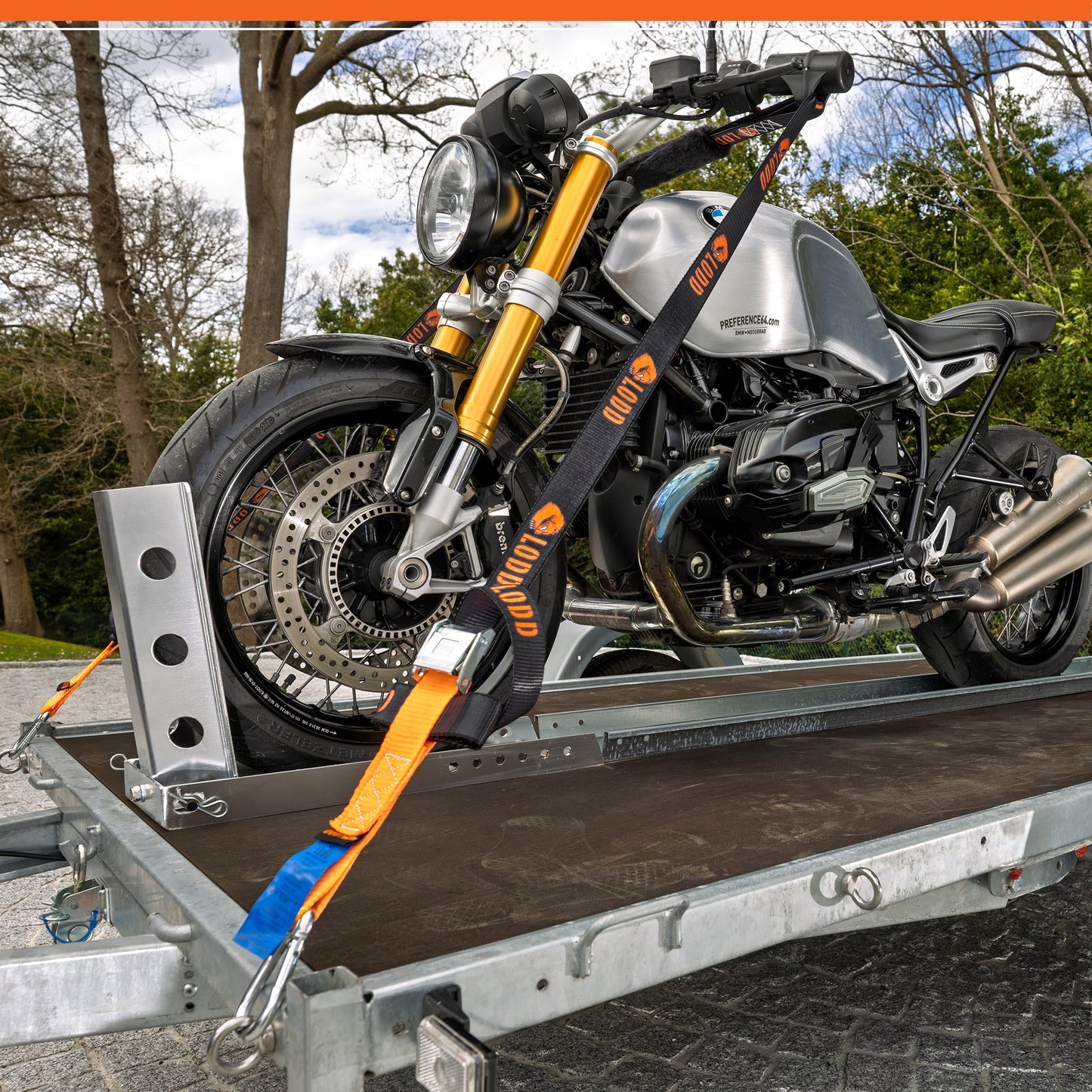 Sangles Moto Arrimage au Guidon avec Manchons Composites Renforcés et Boucles Renforcées – Largeur 38 mm – Polyester Haute Résistance 1100 kg – Mousquetons Acier – Valise Incluse