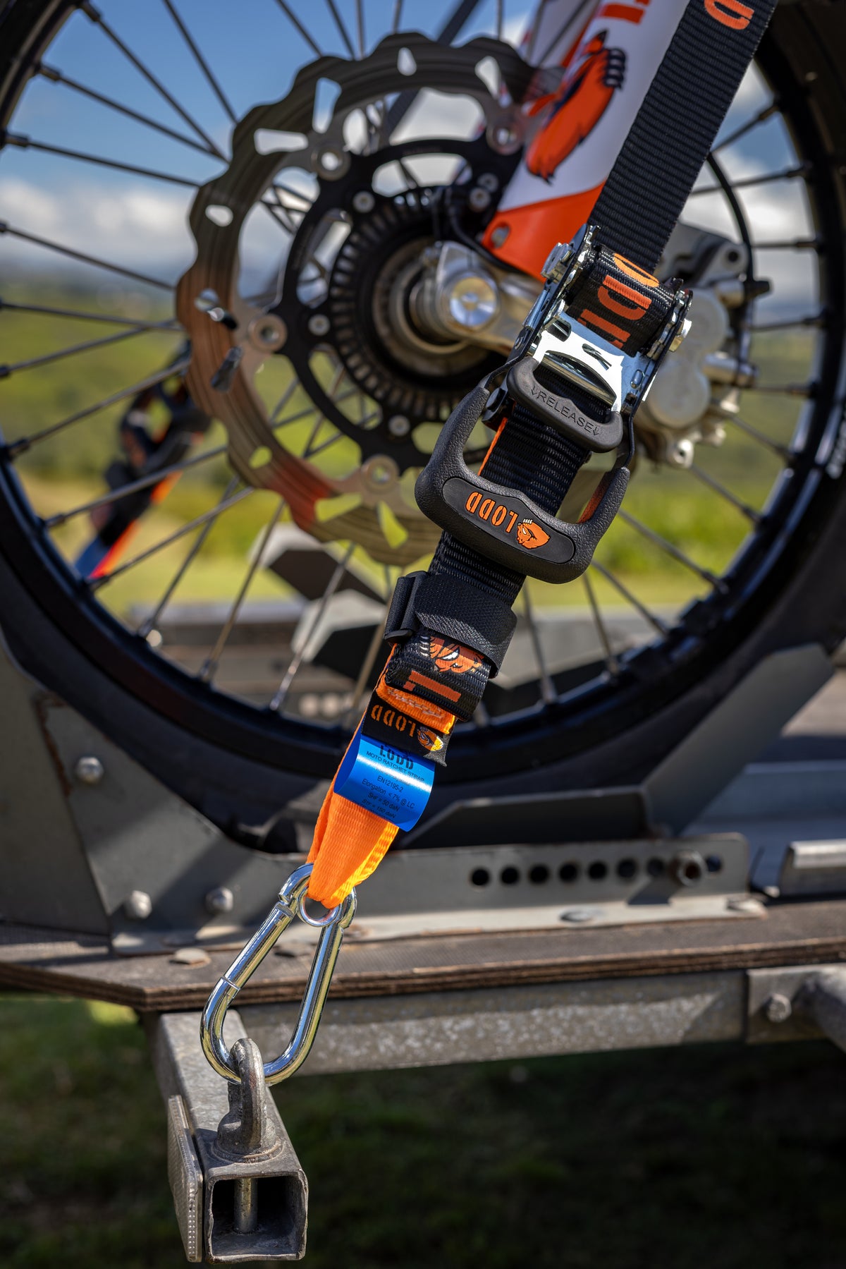 Sangles Moto à cliquets et boucles, protection fourrure. Les sangles d'arrimage moto ULTIMES, 38mm, crochets sécurisés. Toutes motos et quad